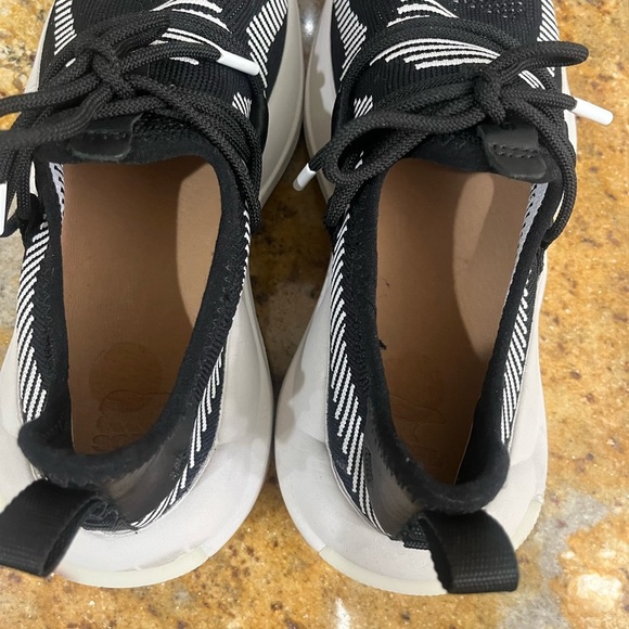 Sorel Women's Explorer Defy Low size 8 - Picture 5 of 9